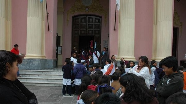 Resultado de imagen para escuelas EN LA CATEDRAL SALTEÃA