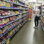 Alimentos importados: llegan hasta 75% más baratos que los argentinos y los super van por más