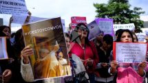 Marcha en apoyo al cura Aguilera en Ciudad Judicial. Fotos: Jan Touzeau
