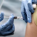 Llega a la Argentina la nueva vacuna monovalente contra el Covid: cada cuánto se recomienda aplicarla
