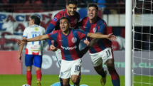 Cristian Barrios festeja el cuarto gol de San Lorenzo ante Estudiantes de Mérida en el Nuevo Gasómetro. Foto Juano Tesone/Clarín