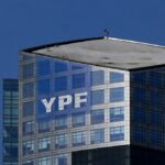 Burford pidió que el Estado nacional le traspase YPF para saldar su deuda de US$ 16.100 millones
