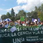 Acusan a legisladores salteños por ir a la marcha de la Educación Pública “por la foto”