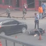 Tras un violento choque en la Avenida San Martín  un motociclista fue derivado al hospital