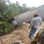 Un camión de una empresa de San Carlos cayó al barranco en la ruta 68