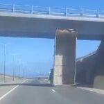 Insólito: un camión chocó con el volquete un puente de la Circunvalación Noroeste y la caja quedó atorada